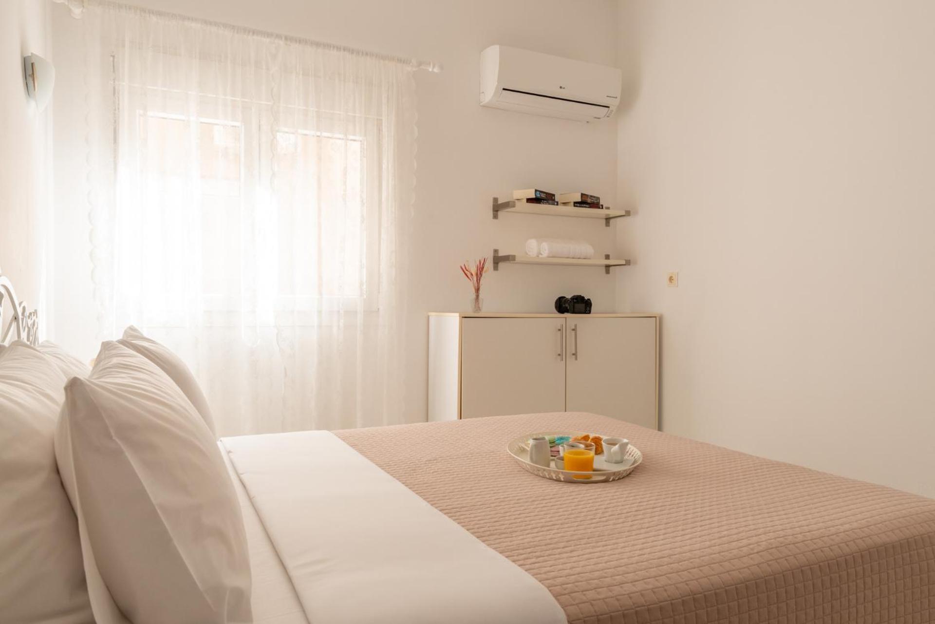 Elio A 1Bdr Apt With Garden 1 Min From The Beach By Hospi Heraklion Exteriör bild