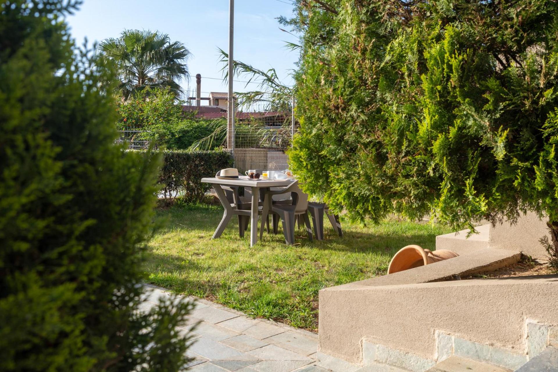 Elio A 1Bdr Apt With Garden 1 Min From The Beach By Hospi Heraklion Exteriör bild